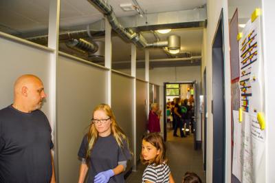 Weil im Schoenbuch: Tag der offenen Tuer von Feuerwehr, DRK und DLRG lockt trotz Wetter viele Besucher an